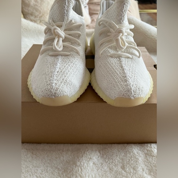 “YEEZY BOOST 350 V2” - Picture 6 of 8